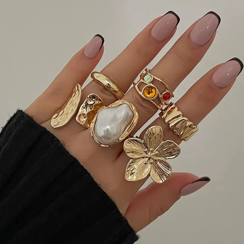 2025 New Irregular Exaggerated Metal Flower Open Rings Women Elegant Baroque Imitation Pearl Ring Jewelry Accessories