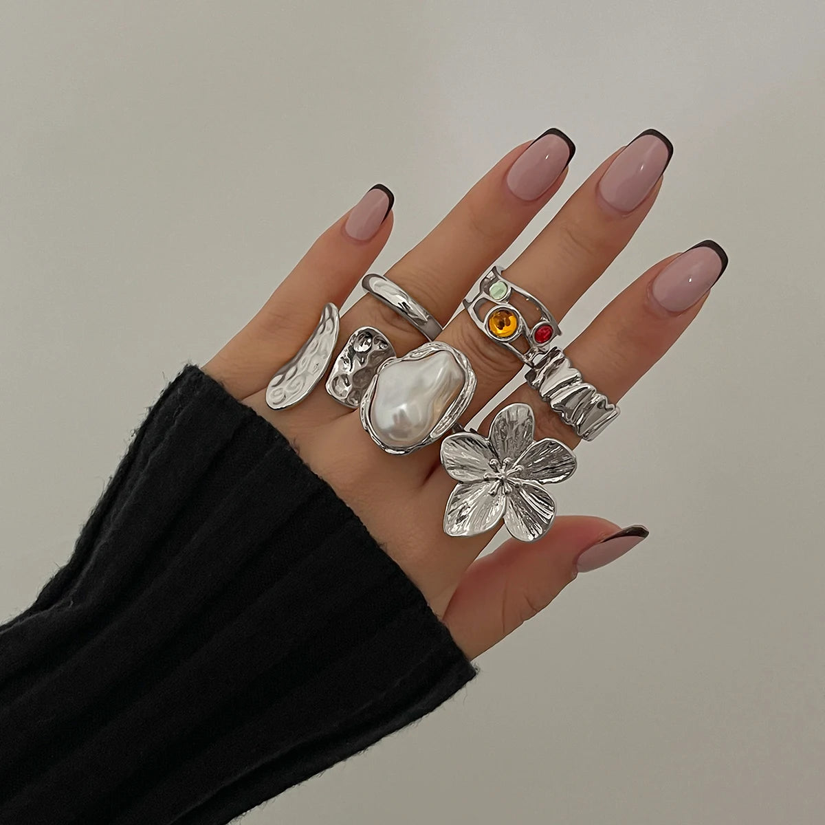 2025 New Irregular Exaggerated Metal Flower Open Rings Women Elegant Baroque Imitation Pearl Ring Jewelry Accessories