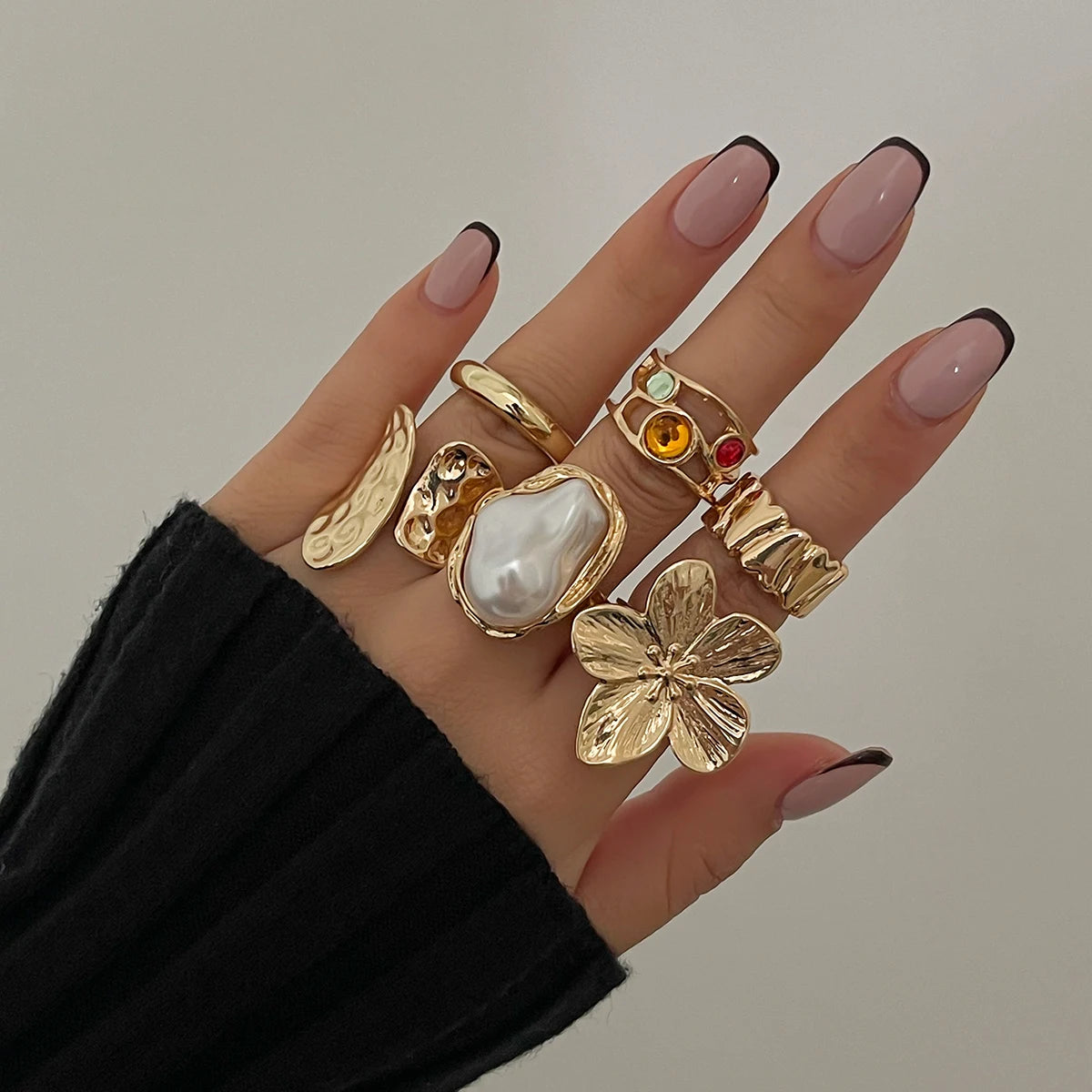 2025 New Irregular Exaggerated Metal Flower Open Rings Women Elegant Baroque Imitation Pearl Ring Jewelry Accessories